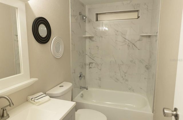 1220 DUSTIN DRIVE, Lady Lake, FL 32159