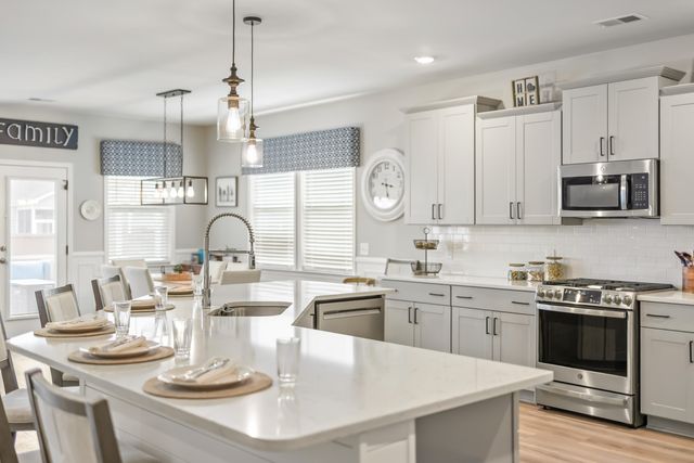 627 Macintyre Circle, Summerville, SC 29486