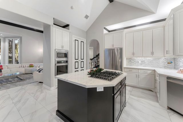 2727 S Southern Oaks Drive, Houston, TX 77068
