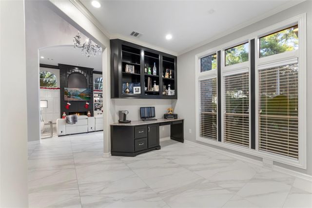 2727 S Southern Oaks Drive, Houston, TX 77068