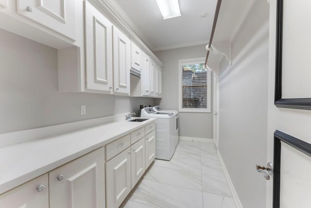 2727 S Southern Oaks Drive, Houston, TX 77068