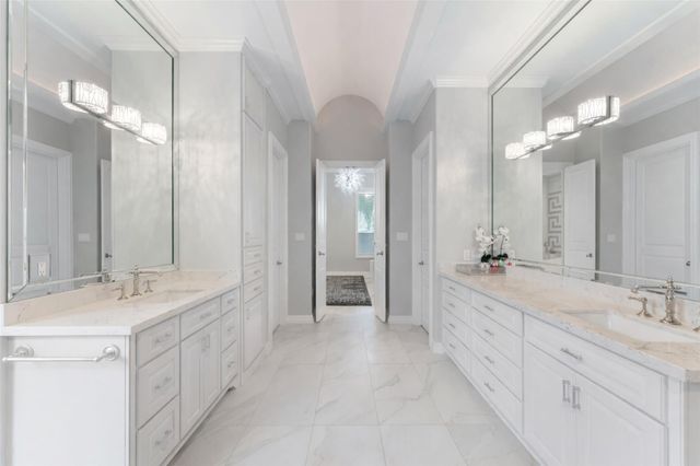 2727 S Southern Oaks Drive, Houston, TX 77068