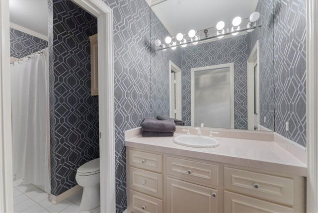 2727 S Southern Oaks Drive, Houston, TX 77068
