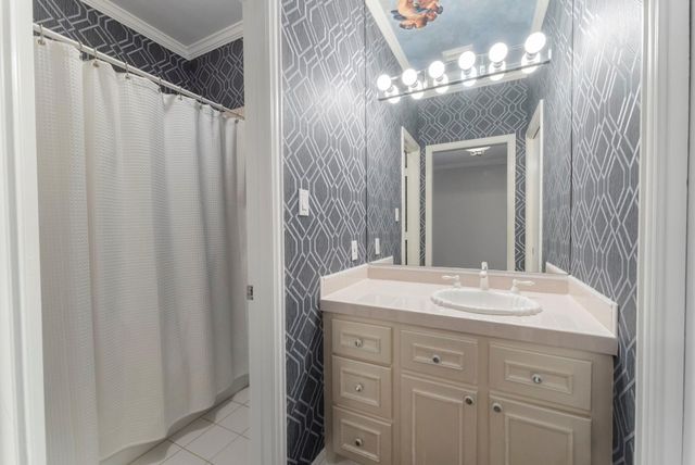 2727 S Southern Oaks Drive, Houston, TX 77068