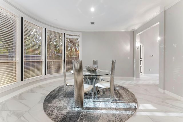 2727 S Southern Oaks Drive, Houston, TX 77068