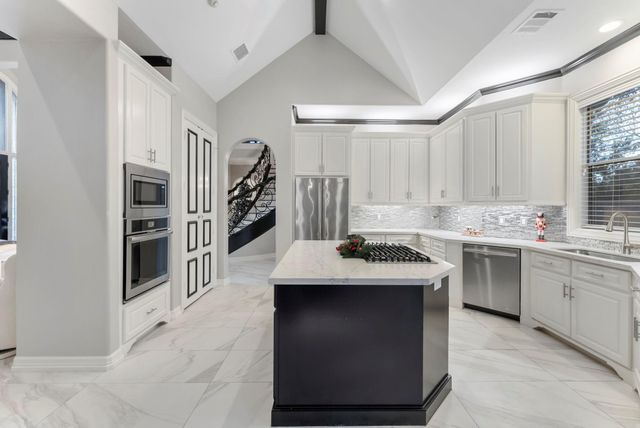 2727 S Southern Oaks Drive, Houston, TX 77068