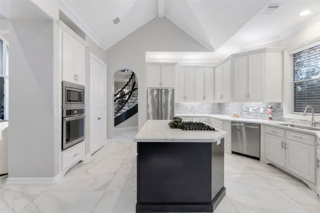 2727 S Southern Oaks Drive, Houston, TX 77068