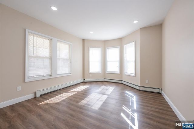 238 Van Avenue, Pompton Lakes, NJ 07442