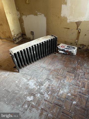 624 E PHILADELPHIA ST, York, PA 17403