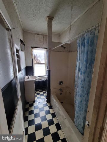 624 E PHILADELPHIA ST, York, PA 17403