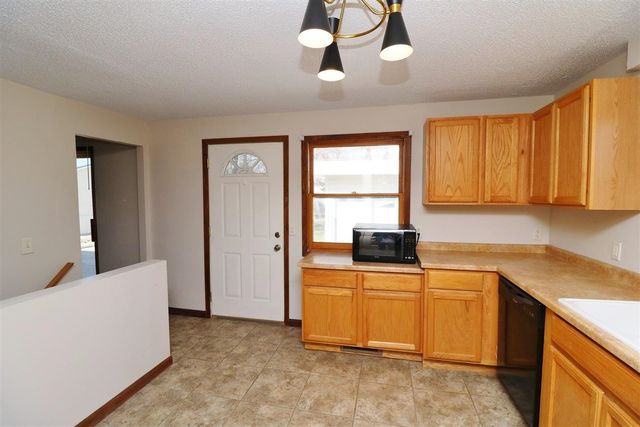105 22nd St NW NW, Minot, ND 58703