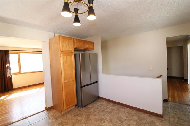105 22nd St NW NW, Minot, ND 58703