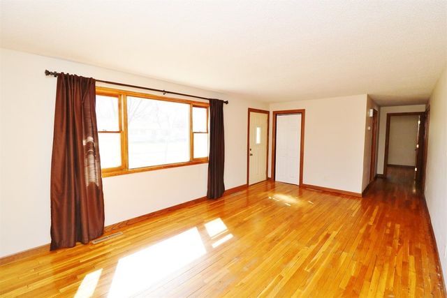 105 22nd St NW NW, Minot, ND 58703