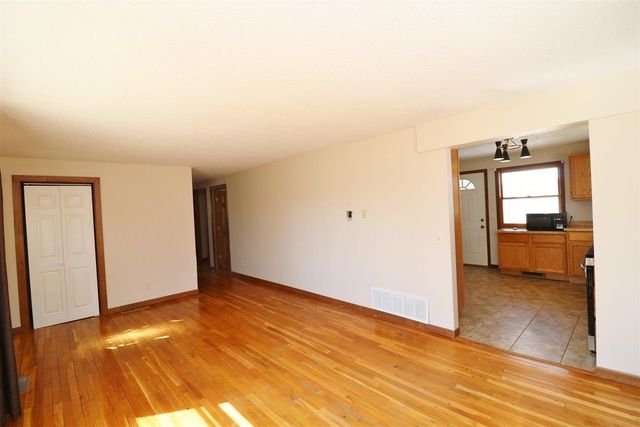 105 22nd St NW NW, Minot, ND 58703