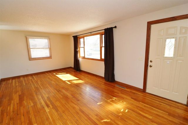 105 22nd St NW NW, Minot, ND 58703