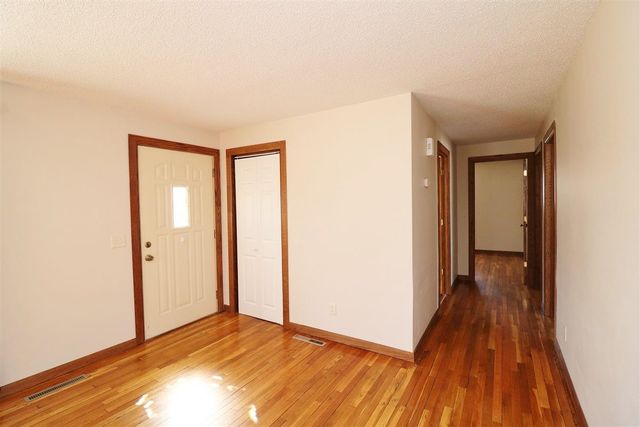 105 22nd St NW NW, Minot, ND 58703