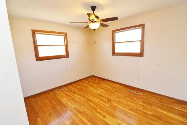 105 22nd St NW NW, Minot, ND 58703