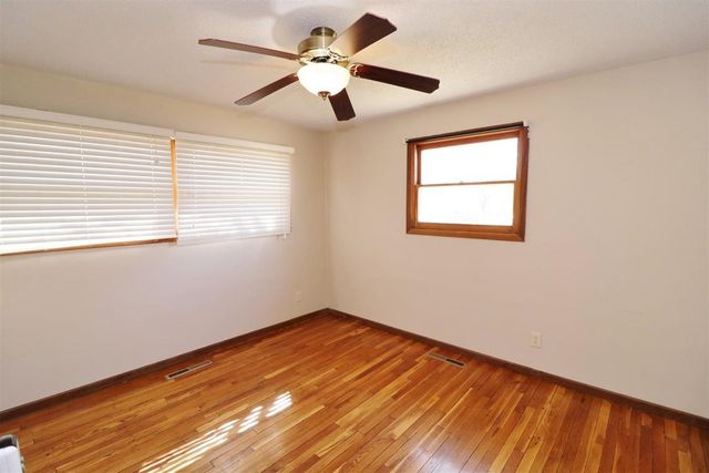 105 22nd St NW NW, Minot, ND 58703