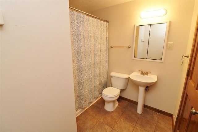 105 22nd St NW NW, Minot, ND 58703