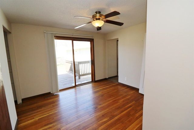 105 22nd St NW NW, Minot, ND 58703