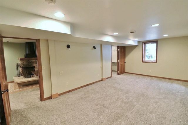 105 22nd St NW NW, Minot, ND 58703
