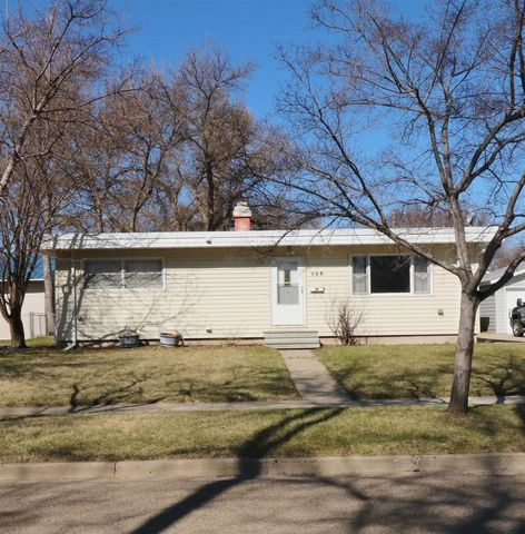 105 22nd St NW NW, Minot, ND 58703