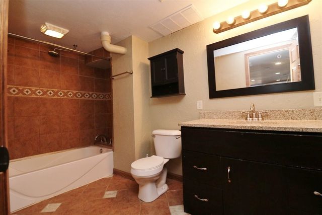 105 22nd St NW NW, Minot, ND 58703