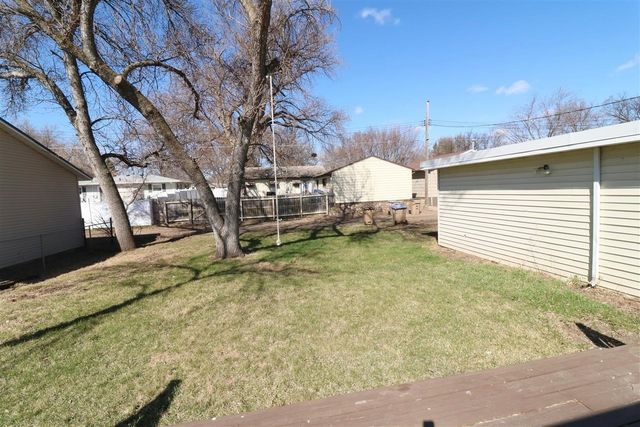 105 22nd St NW NW, Minot, ND 58703