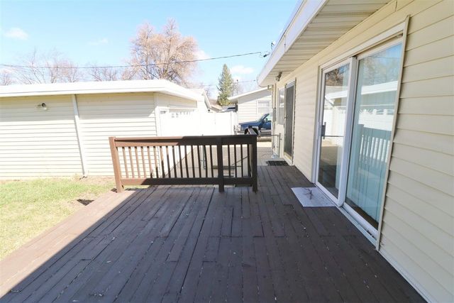 105 22nd St NW NW, Minot, ND 58703