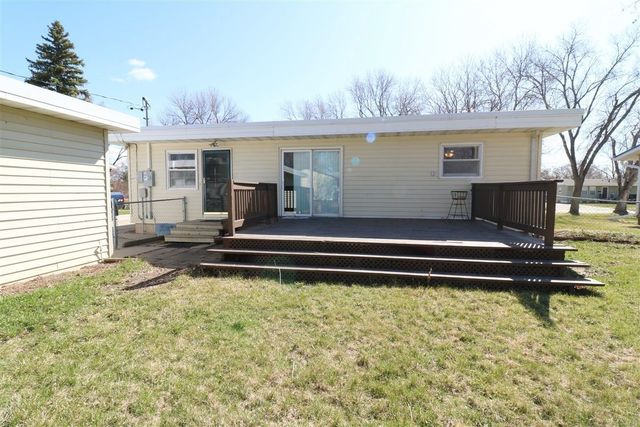 105 22nd St NW NW, Minot, ND 58703