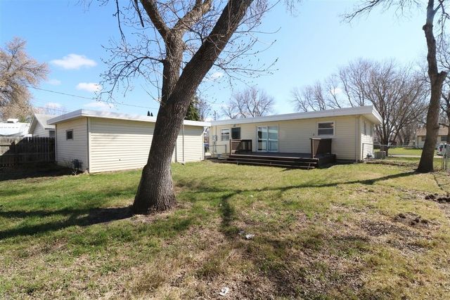 105 22nd St NW NW, Minot, ND 58703