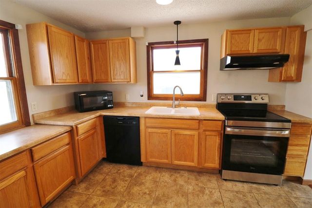 105 22nd St NW NW, Minot, ND 58703