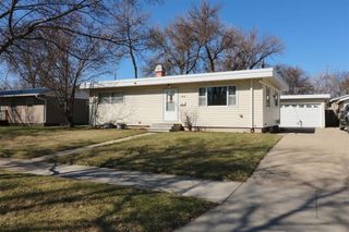 105 22nd St NW NW, Minot, ND 58703