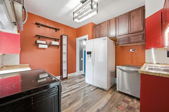 523 10th Street S, Moorhead, MN 56560