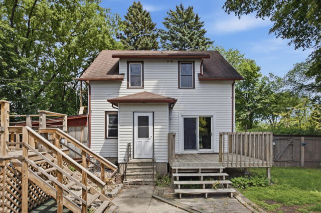 523 10th Street S, Moorhead, MN 56560