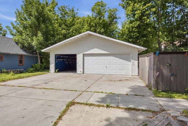 523 10th Street S, Moorhead, MN 56560