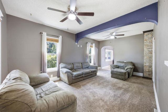 523 10th Street S, Moorhead, MN 56560