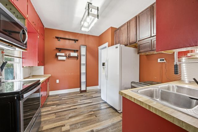 523 10th Street S, Moorhead, MN 56560