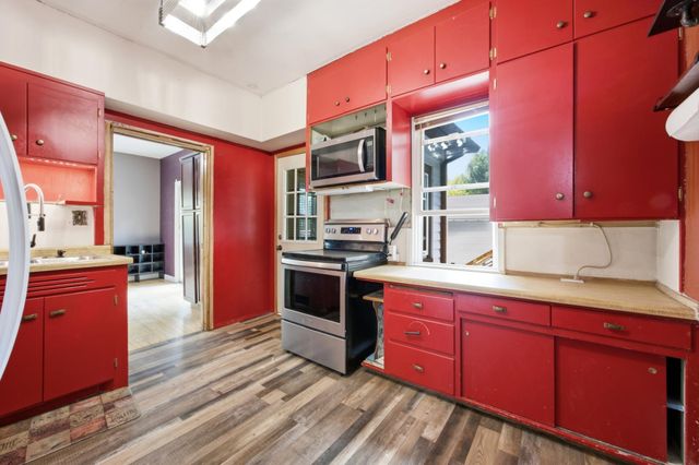 523 10th Street S, Moorhead, MN 56560