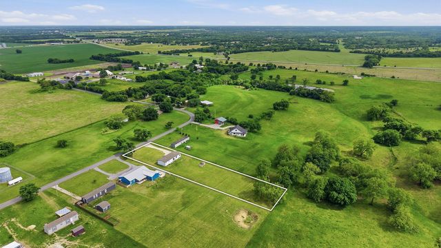 587 Kentucky Town Road, Whitewright, TX 75491