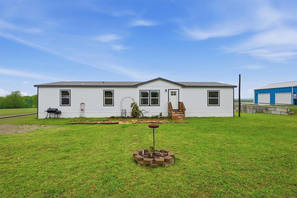 587 Kentucky Town Road, Whitewright, TX 75491