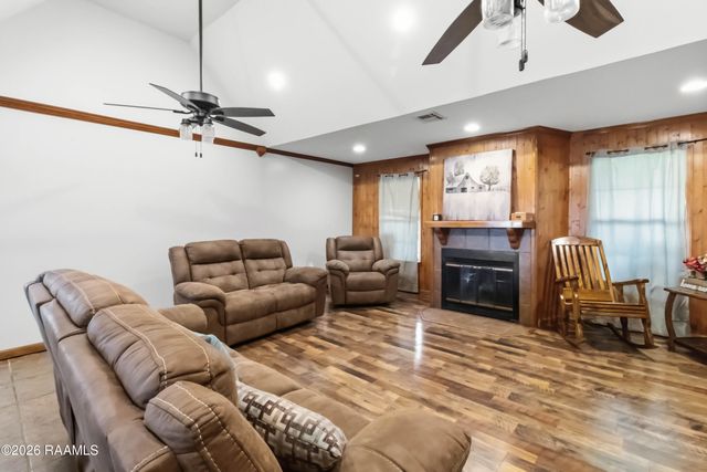1247 Declouet Highway, Breaux Bridge, LA 70517