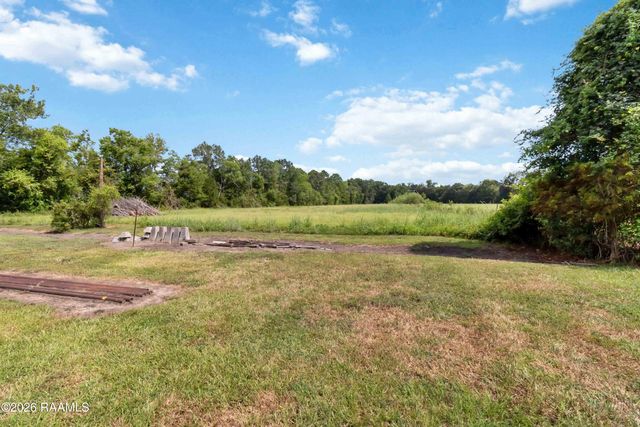 1247 Declouet Highway, Breaux Bridge, LA 70517