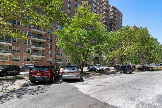 42-55 Colden Street 15J, Flushing, NY 11355