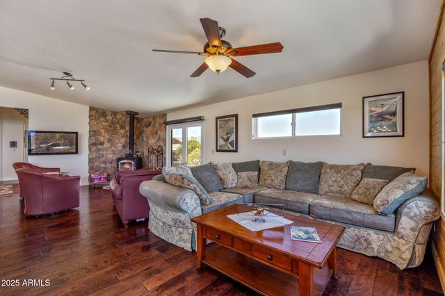 2335 Voyager Circle, Overgaard, AZ 85933