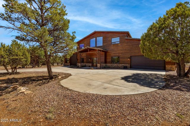2335 Voyager Circle, Overgaard, AZ 85933