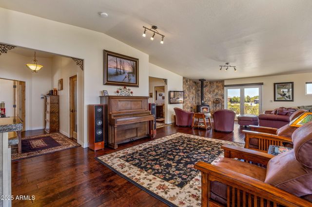 2335 Voyager Circle, Overgaard, AZ 85933