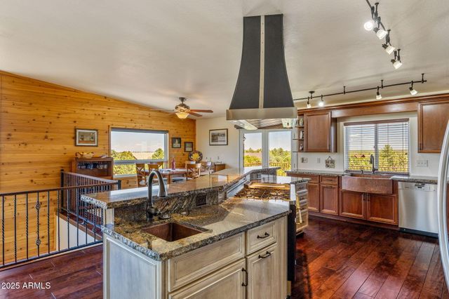 2335 Voyager Circle, Overgaard, AZ 85933