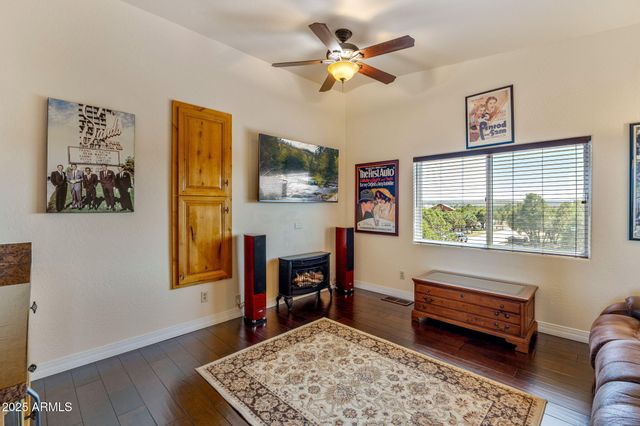 2335 Voyager Circle, Overgaard, AZ 85933