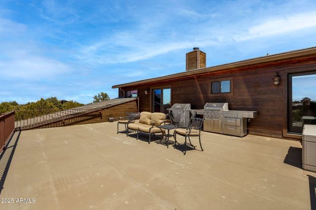 2335 Voyager Circle, Overgaard, AZ 85933